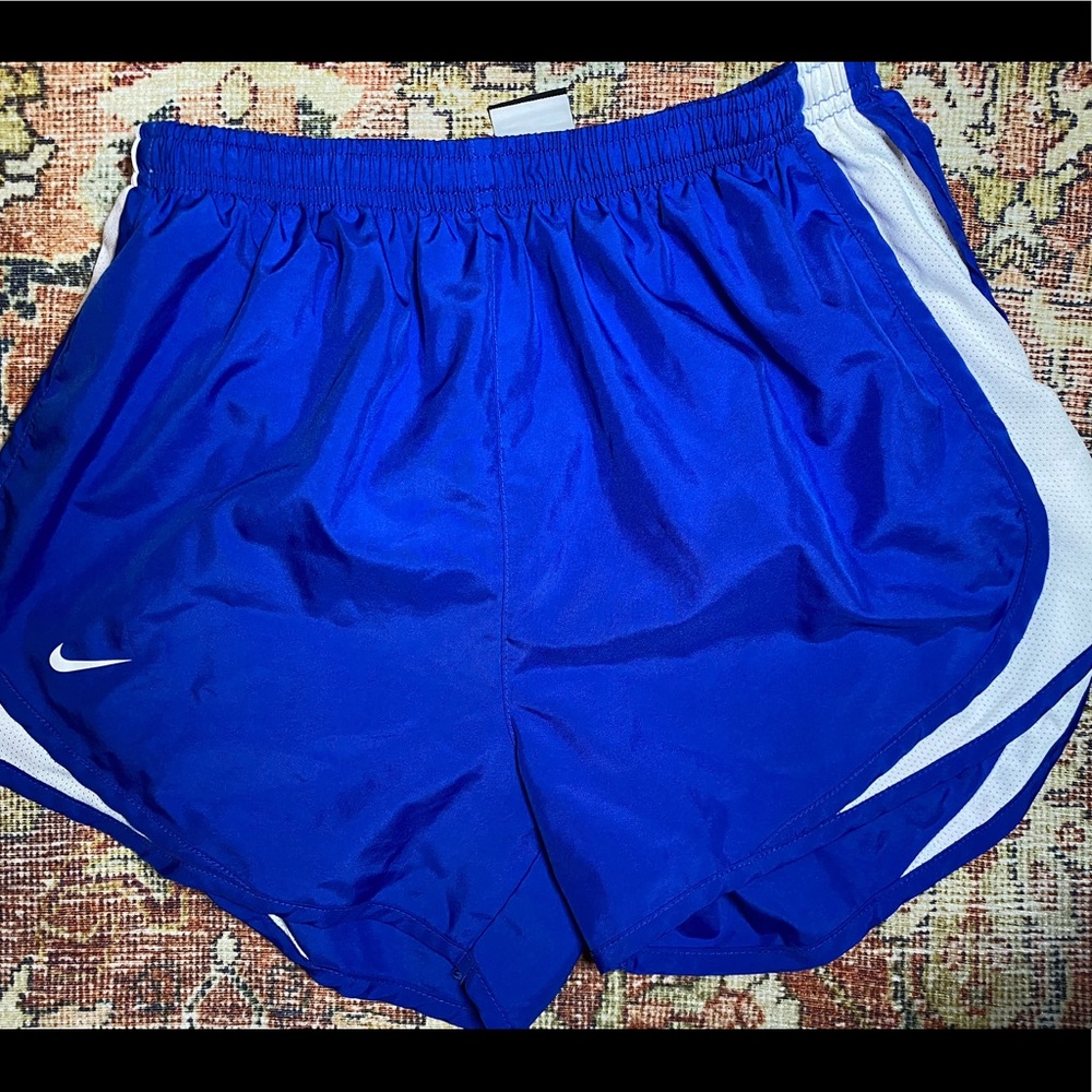 Nike women’s tempo athletic shorts